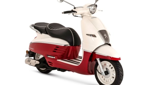 Peugeot Motocycles избраха пътя на модерния класически подход, който те обичат да определят като много френски. Във всеки случай някои елементи остават общи с автомобилите на компанията, като се започне от хромираната предна решетка, върху която е подчертано характерното лого на лъва. Django 125 е свързан с повече дизайна на модела S55, първият скутер, създаден от Peugeot през 60-те години на миналия век, отколкото с италианската класика. 

Има двигател с мощност 10,6 конски сили, който достига 90 км/ч, седло на 770 мм от земята и е оборудван със спирачна система с активен ABS на предния диск. Предлага се в седем версии, четири цветови варианта, които тръгват от3499 евро. Кактои по-богати нива на оборудване Allure и Sport,  съответно за 4299 и 4399 евро.